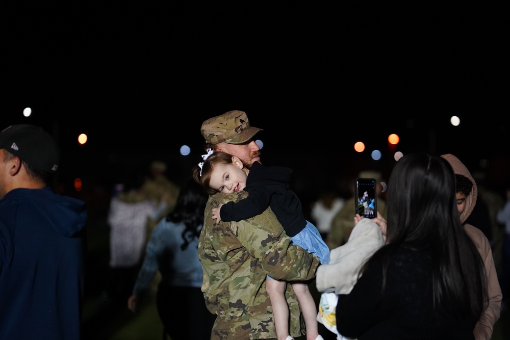 Fort Bliss families greet returning Soldiers in the &quot;wee hours of the morning&quot;