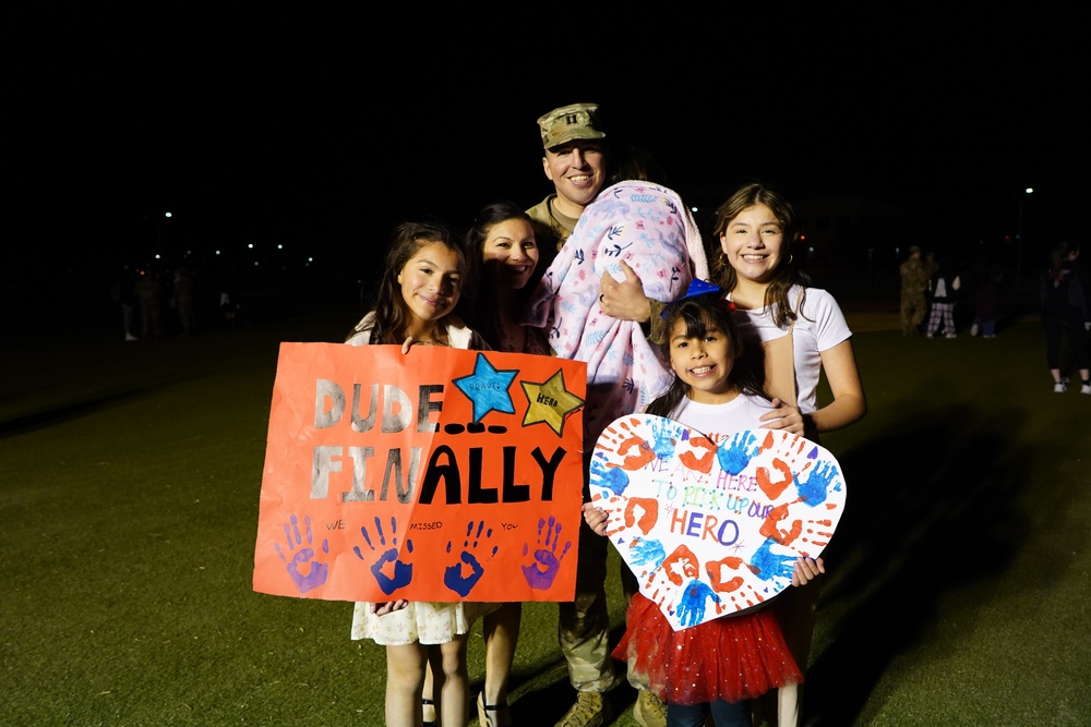 Fort Bliss families greet returning Soldiers in the &quot;wee hours of the morning&quot;