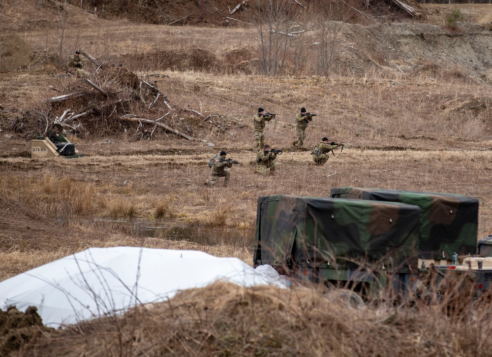 572nd BEB Conduct Squad Training