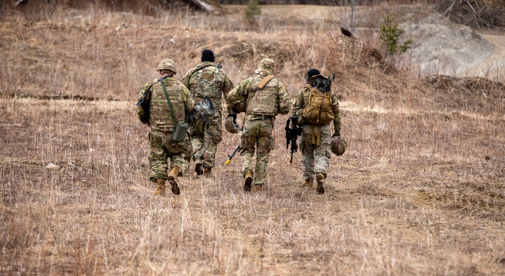 572nd BEB Conduct Squad Training