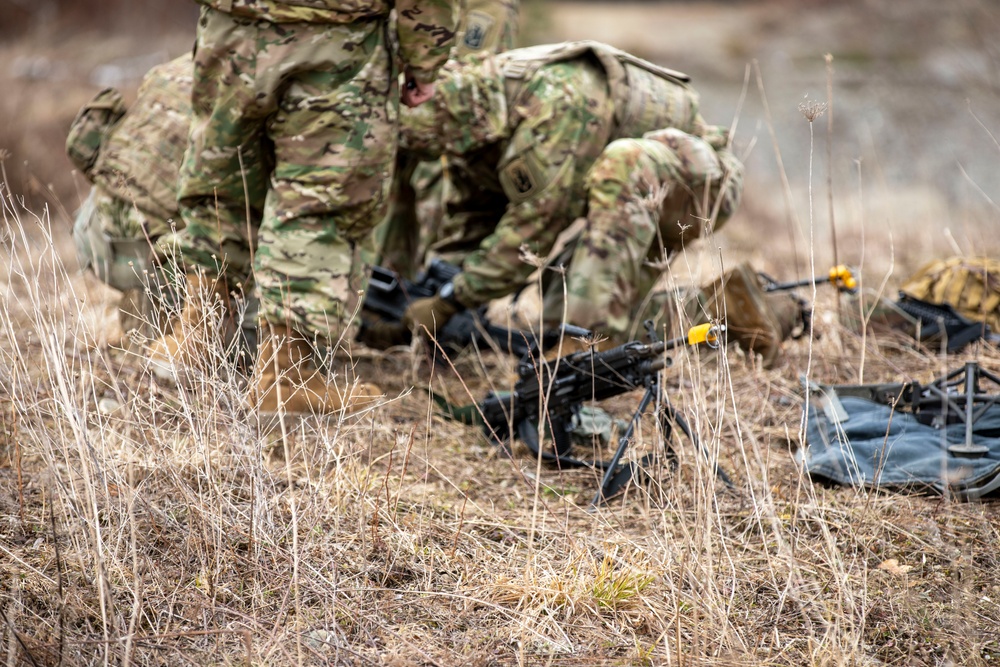 572nd BEB Conduct Squad Training