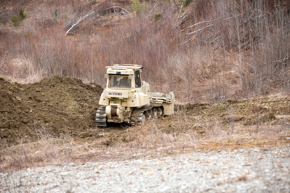 572nd BEB Conduct Squad Training