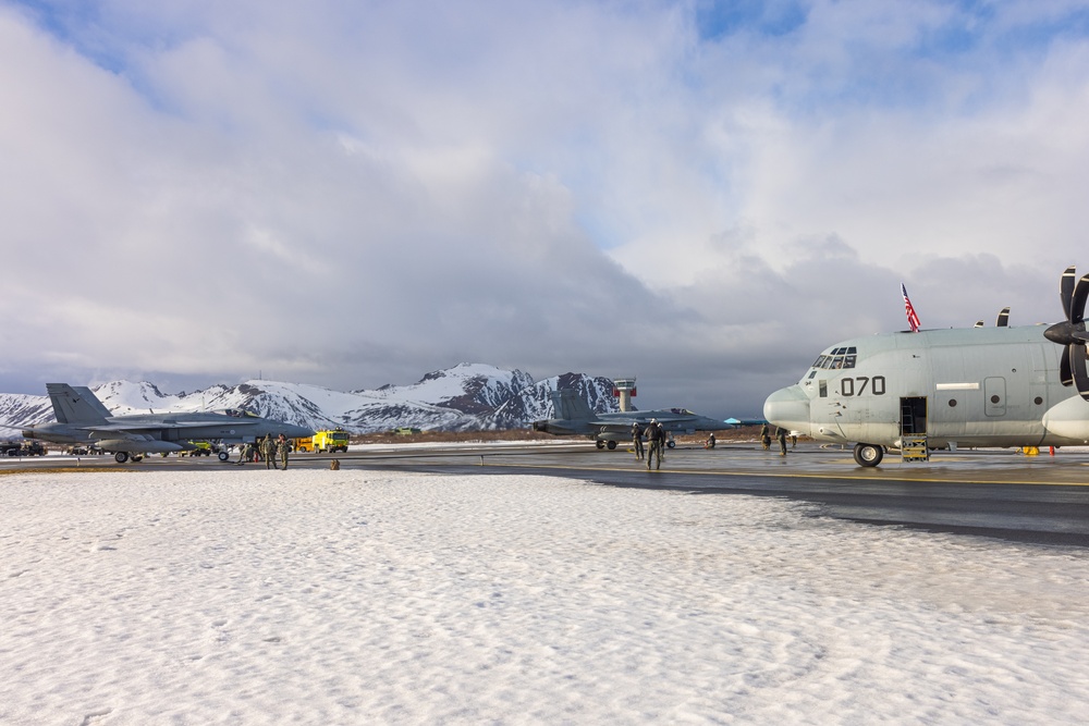 U.S. Marines with Marine Aerial Refueler Transport Squadron (VMGR) 252 refuel Finnish Air Force F/A-18 Hornets during Exercise Nordic Response 24