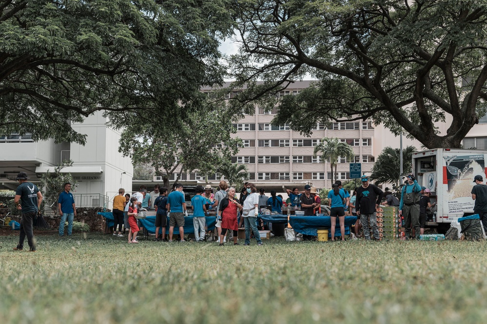 Airmen, Sailors and community members beautify local park