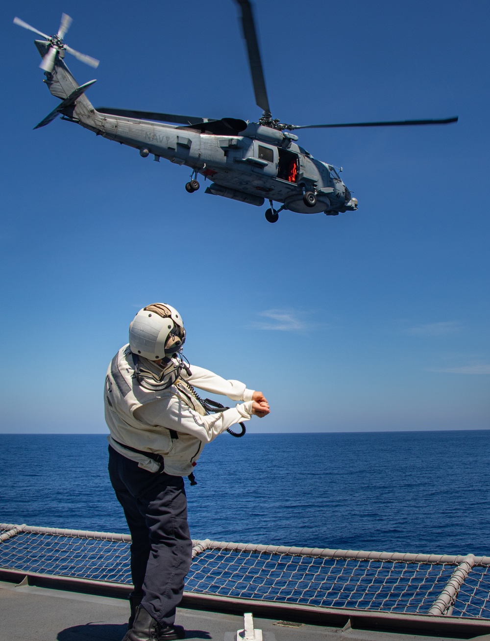 USS Mobile (LCS 26) conducts flight operations