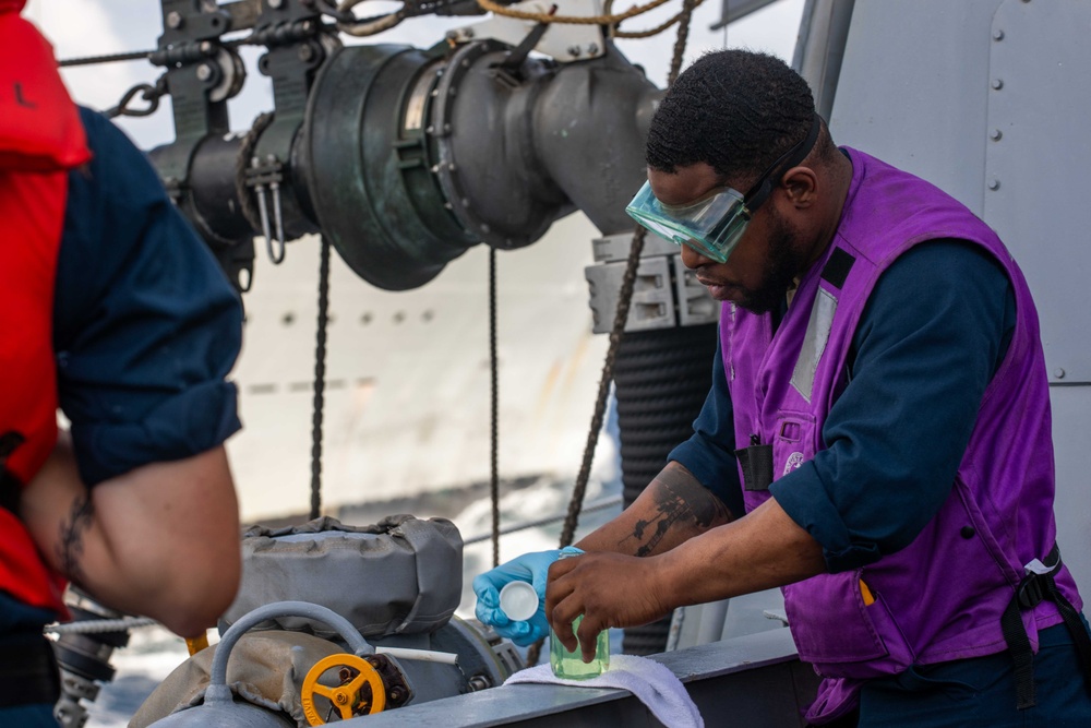 USS Russell (DDG 59) refuels alongside USS Theodore Roosevelt (CVN 71)