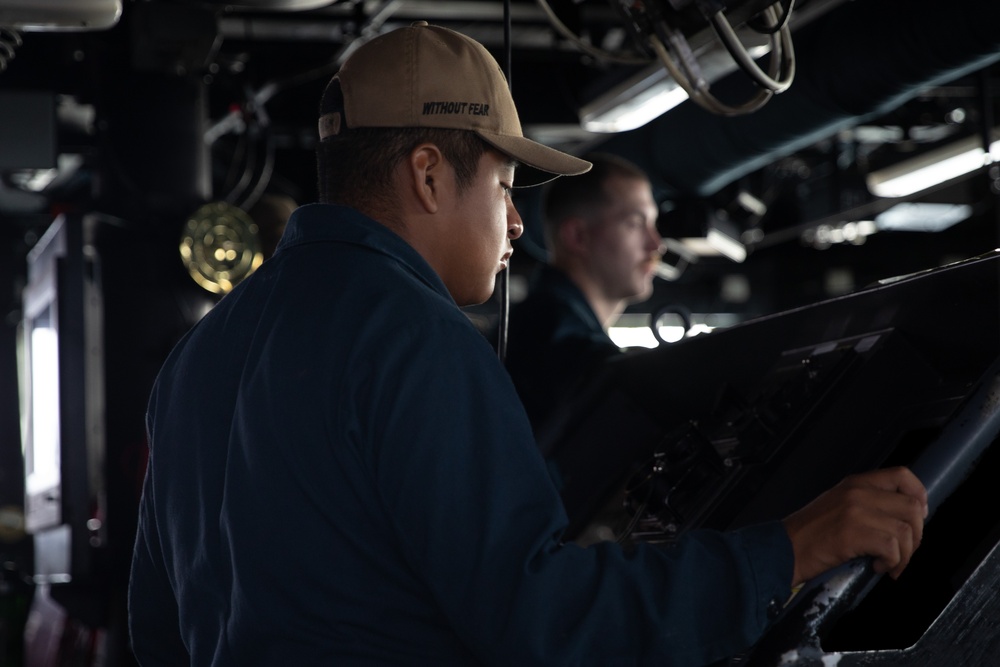 USS Laboon (DDG 58) Transits the Bab-al-Mandeb