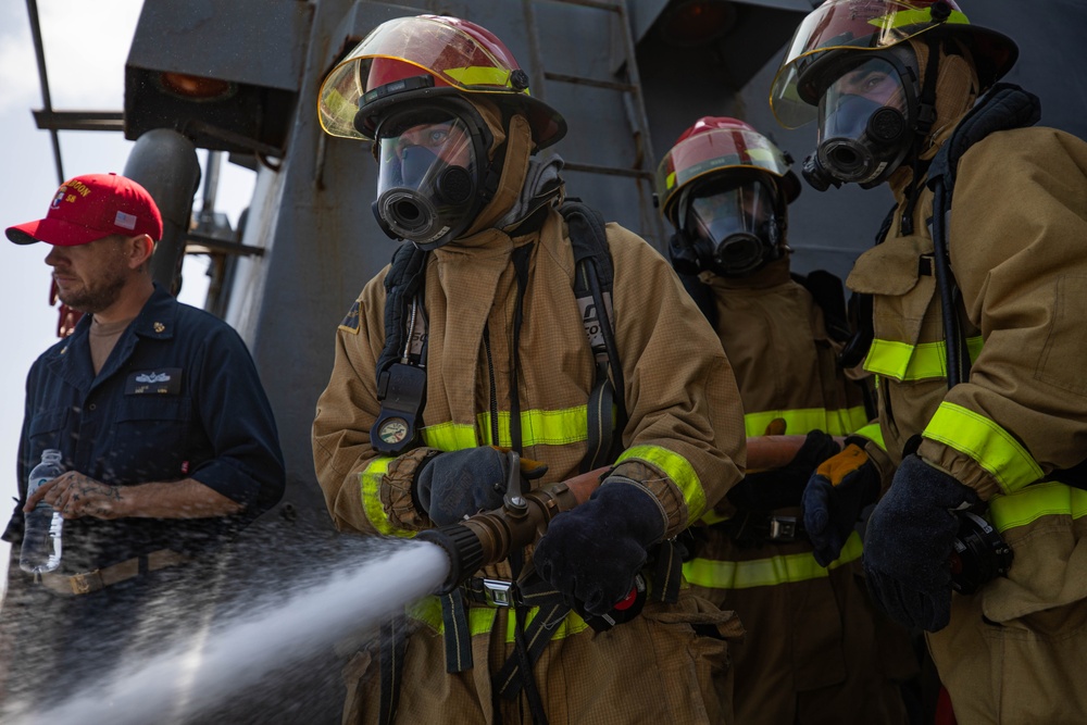 USS Laboon (DDG 58) Conducts Fire Fighting Drills