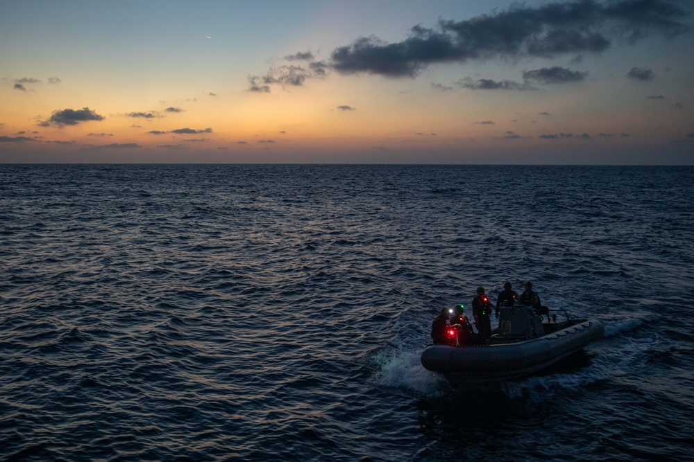 USS Laboon (DDG 58) Conducts Boat Operations in the Gulf of Aden