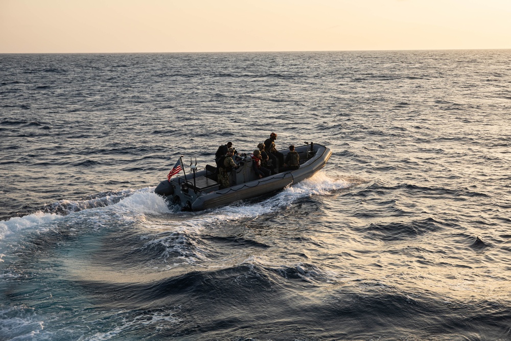 USS Laboon (DDG 58) Conducts Boat Operations in the Gulf of Aden