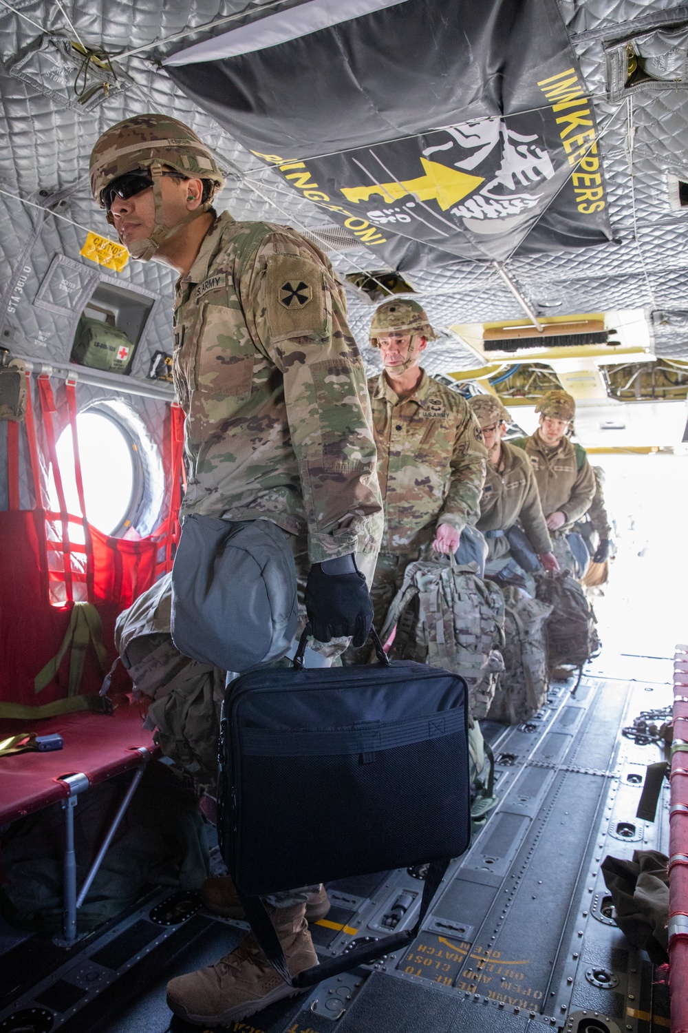 Eighth Army leaders participate in air movement to Camp Carroll