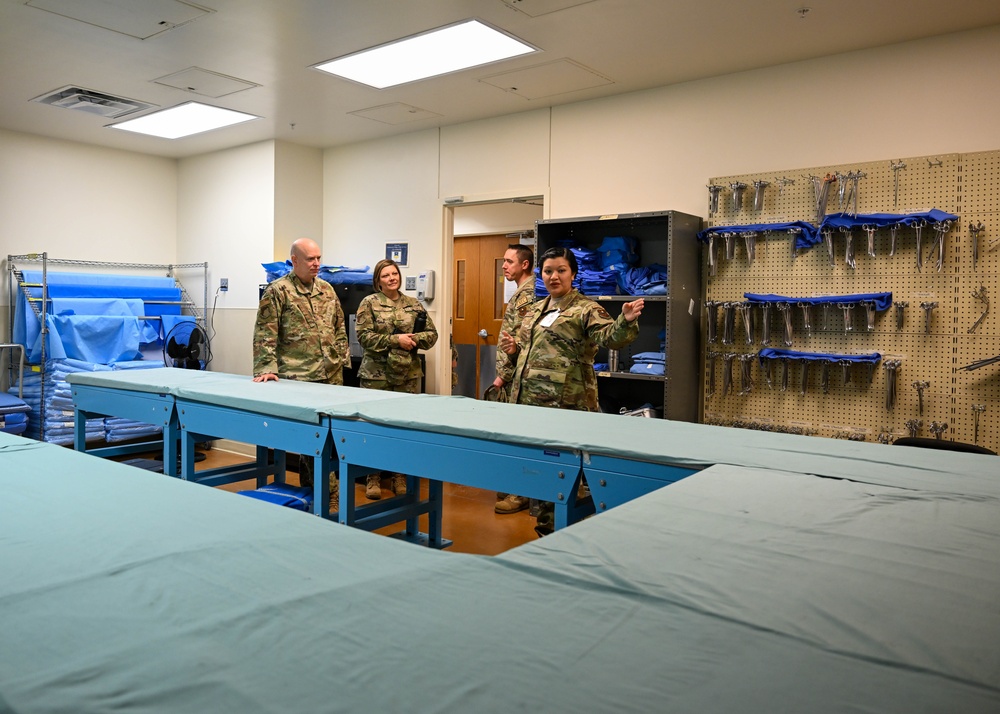 59th MDW CC visits Medical Education at 59th TRG