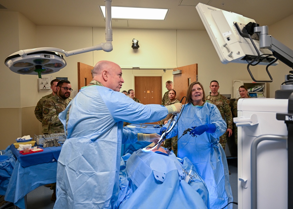 59th MDW CC visits Medical Education at 59th TRG