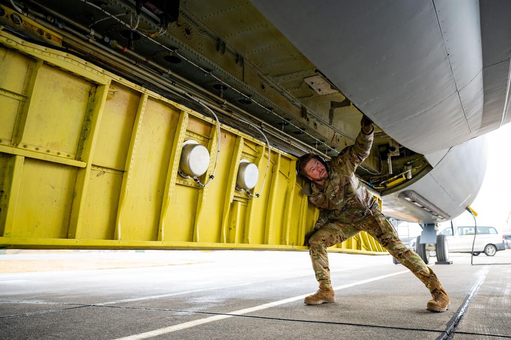 Pre-flight tanker maintenance during Exercise Nordic Response 24