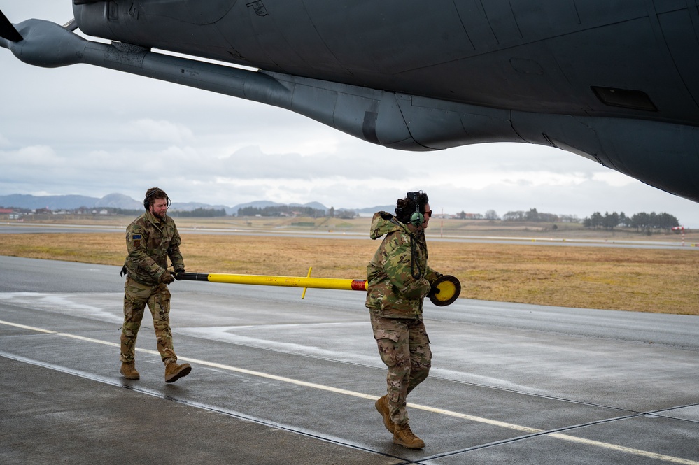 Pre-flight tanker maintenance during Exercise Nordic Response 24