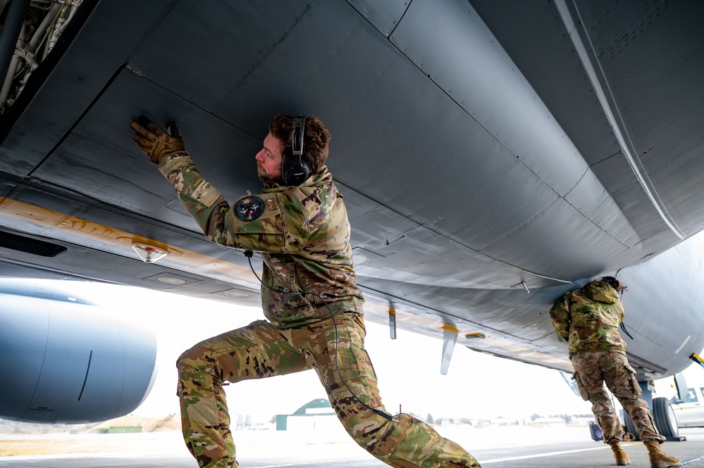 Pre-flight tanker maintenance during Exercise Nordic Response 24