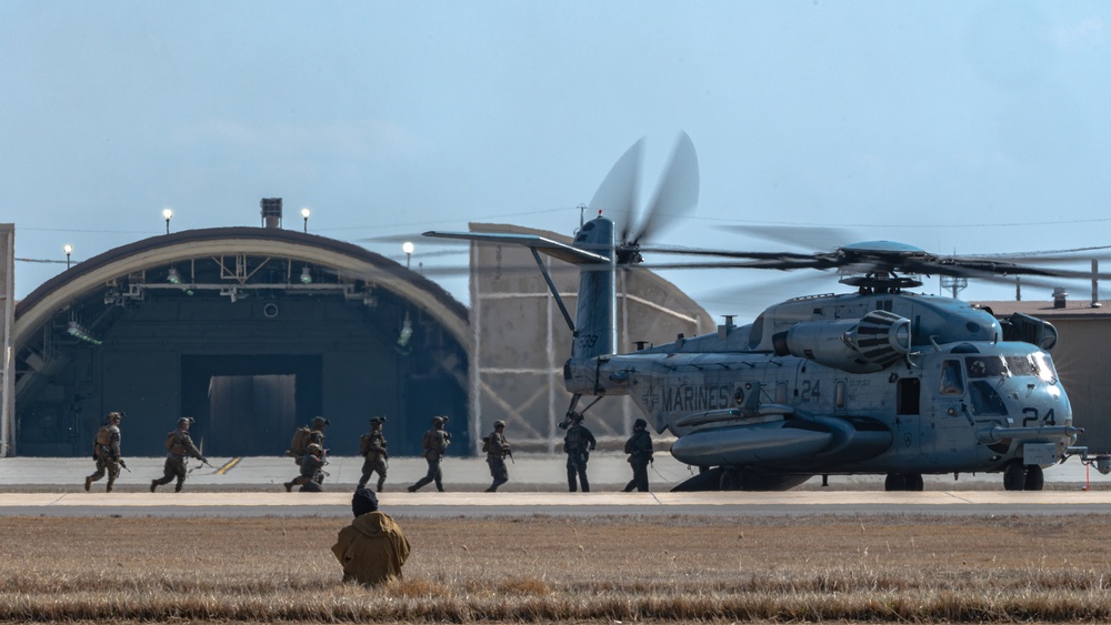 Wolf in Marine’s clothing: Wolf Pack hosts USMC, ROK Marines combined training