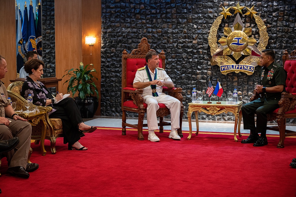 U.S. Indo-Pacific Commander Visits Camp Aguinaldo in the Philippines