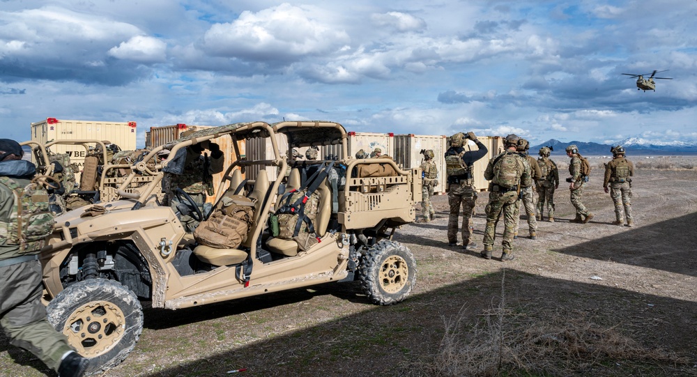 Special Tactics Airmen conduct MASCAL training during Emerald Warrior 24 (EW24)