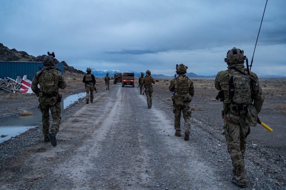 Special Tactics Airmen conduct MASCAL training during Emerald Warrior 24 (EW24)