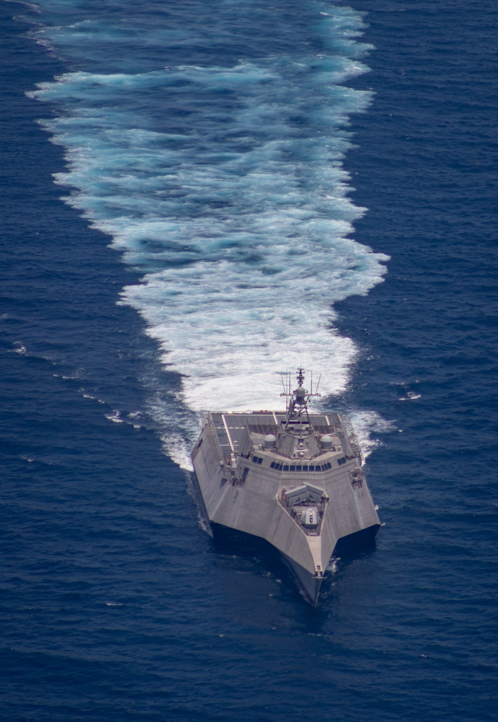 USS Mobile (LCS 26) conducts flight operations