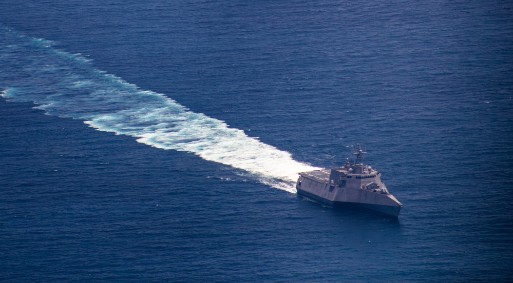 USS Mobile (LCS 26) conducts flight operations