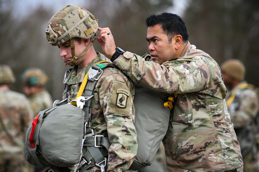 1-91 CAV, 173rd AB Chinook jump