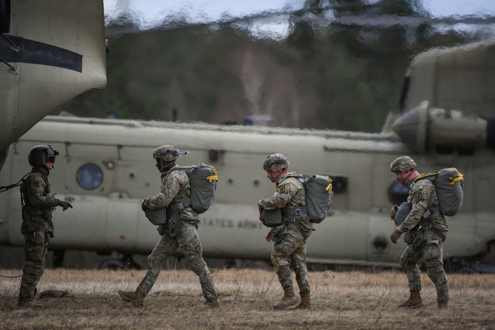 1-91 CAV, 173rd AB Chinook jump