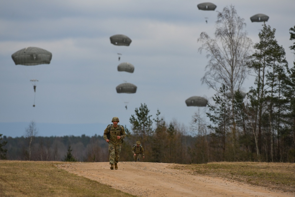 1-91 CAV, 173rd AB Chinook jump