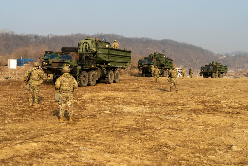 U.S., ROK Soldiers prepare bridging system to cross river