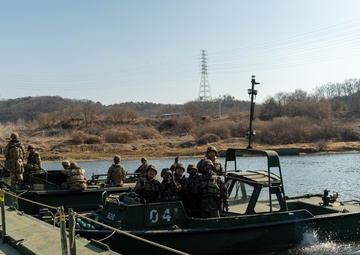 U.S., ROK Soldiers position bridging system