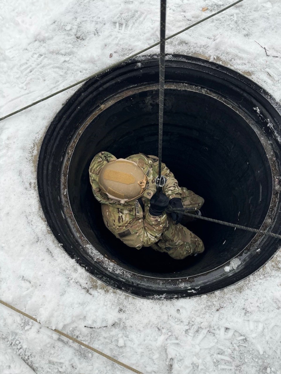 Army EOD officer earns distinguished honor graduate in Basic Mountaineering Course