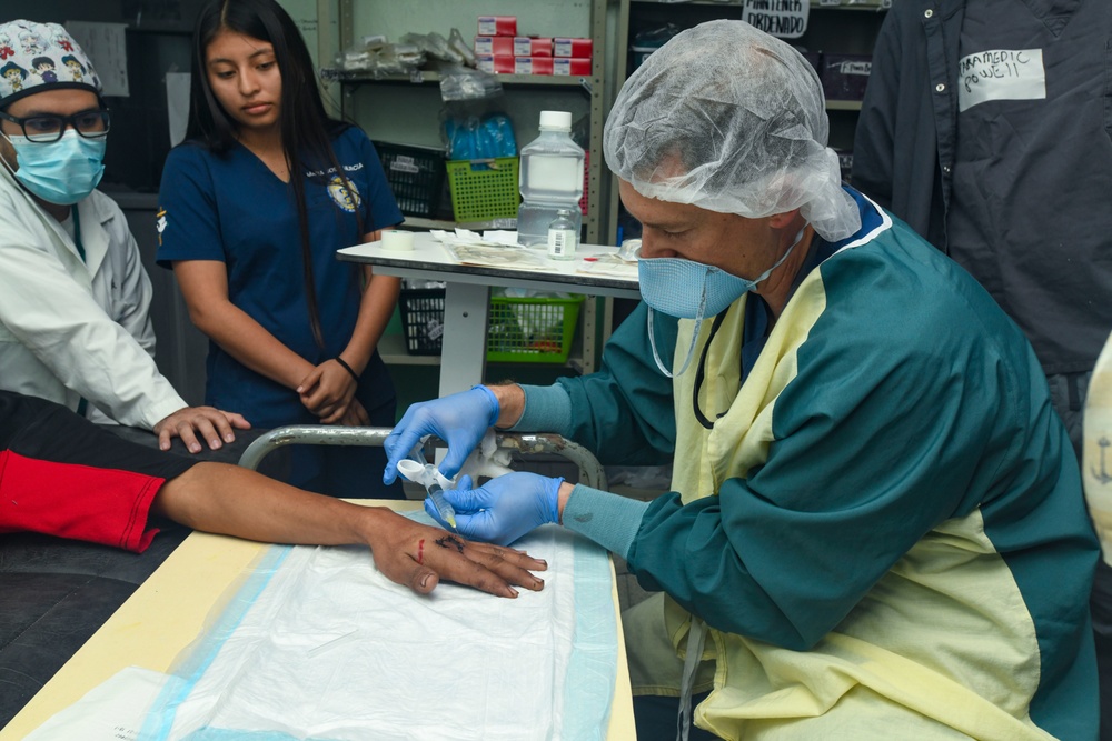 Honduran patient regains use of finger following successful operation by Navy Medicine surgeons