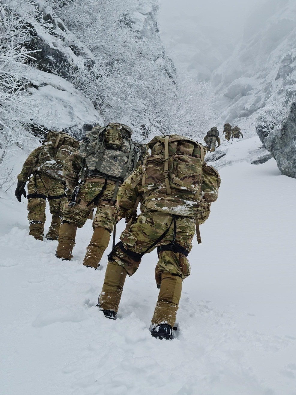 Army EOD officer earns distinguished honor graduate in Basic Mountaineering Course