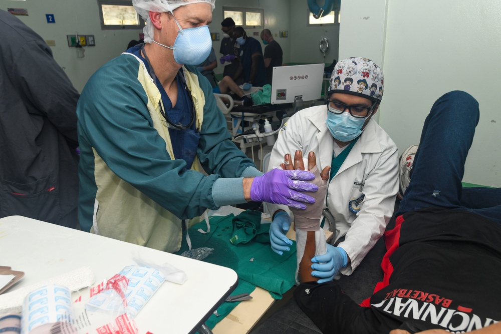 Honduran patient regains use of finger following successful operation by Navy Medicine surgeons