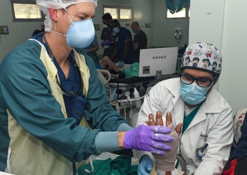 Honduran patient regains use of finger following successful operation by Navy Medicine surgeons