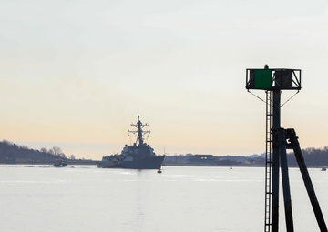 USS Truxtun Pulls into Boston for Port Visit