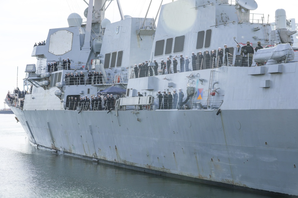 USS Truxtun Arrives in Boston for Port Visit