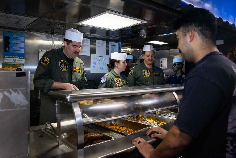 HSM 79 Pilots Serve USS Paul Ignatius (DDG 117) Sailors Dinner