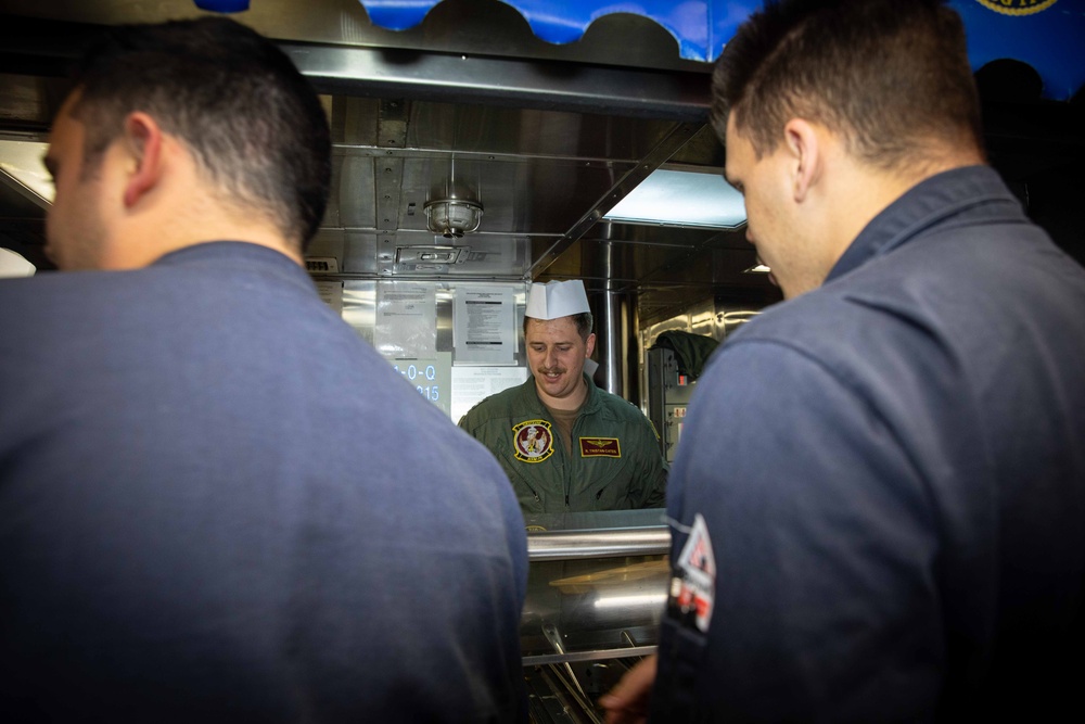 HSM 79 Pilots Serve USS Paul Ignatius (DDG 117) Sailors Dinner