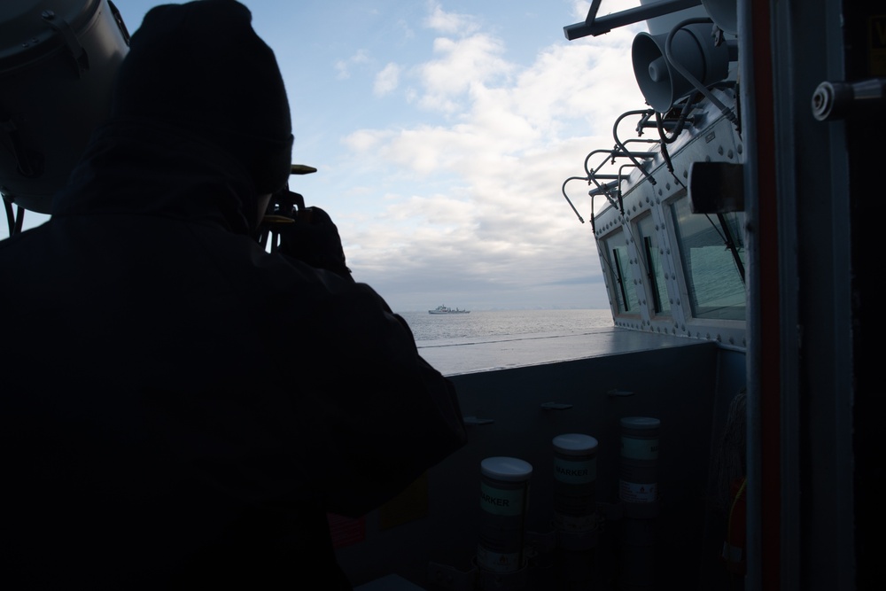 USS Paul Ignatius (DDG 117) Conducts RAS with RFA Tidesurge