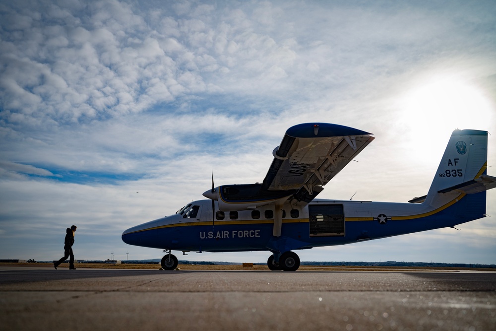 Free fallin’: Team Sorensen lets Wings of Blue take the wheel during tandem jump