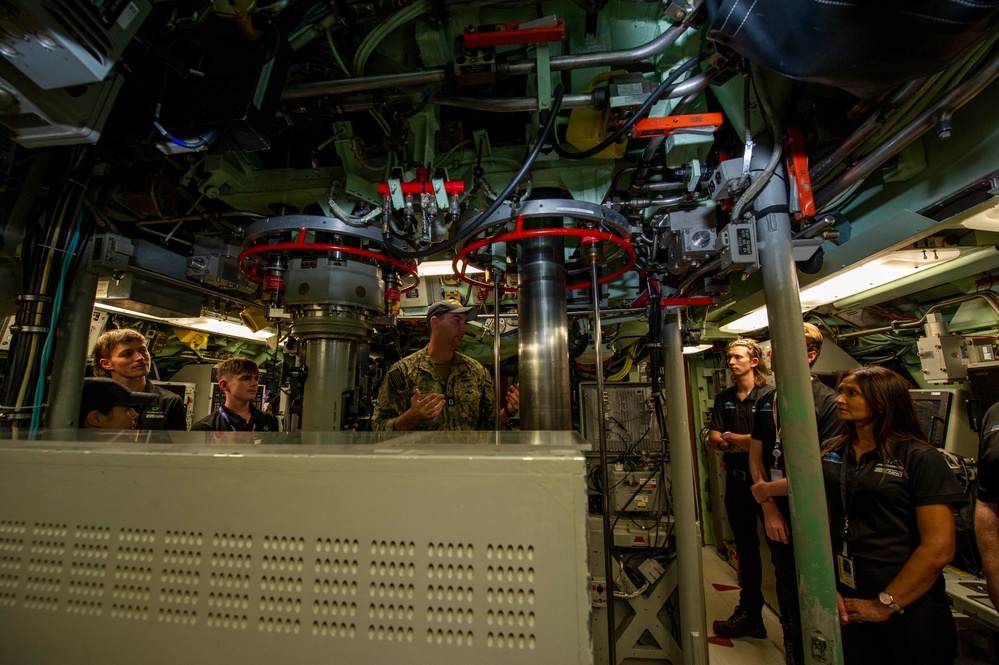 USS Annapolis Hosts Tour for South Metro TAFE Students