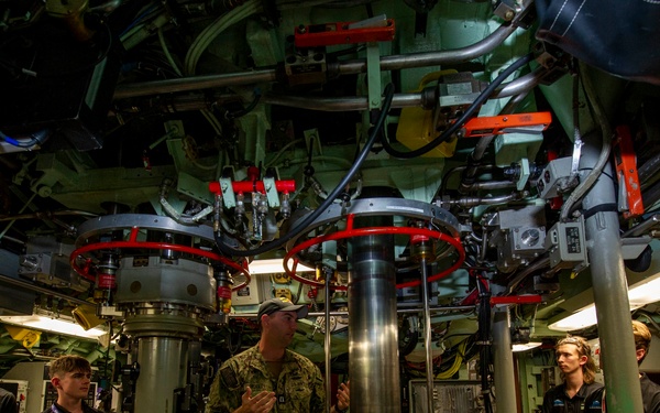 USS Annapolis Hosts Tour for South Metro TAFE Students