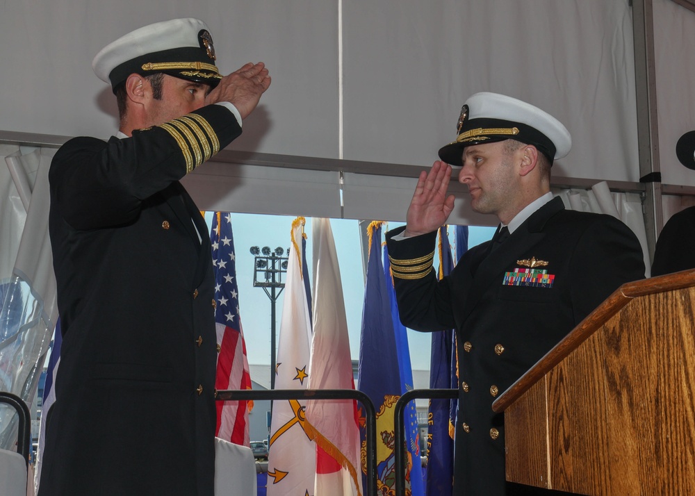 USS Howard Conducts Change of Command Ceremony