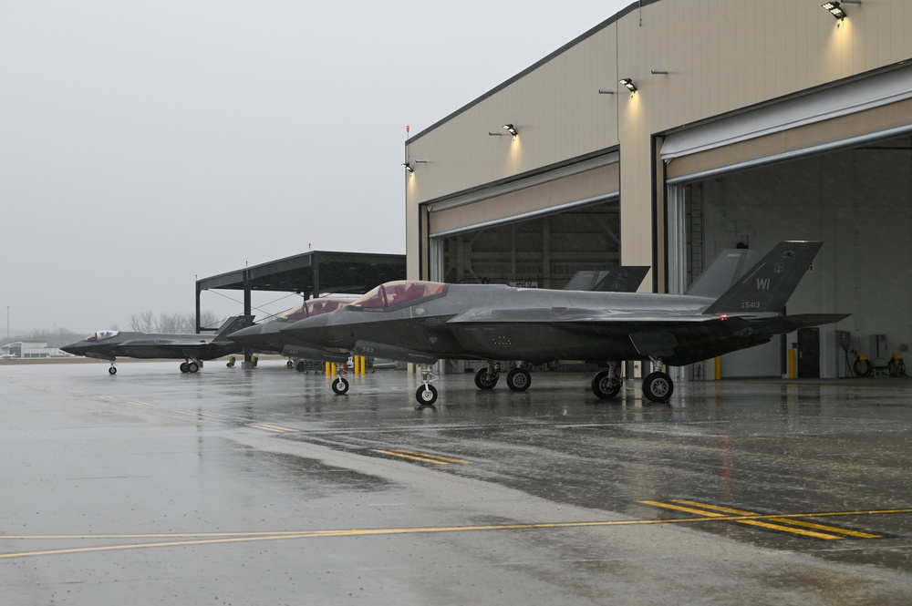 115th Fighter Wing performs flight operations in the rain
