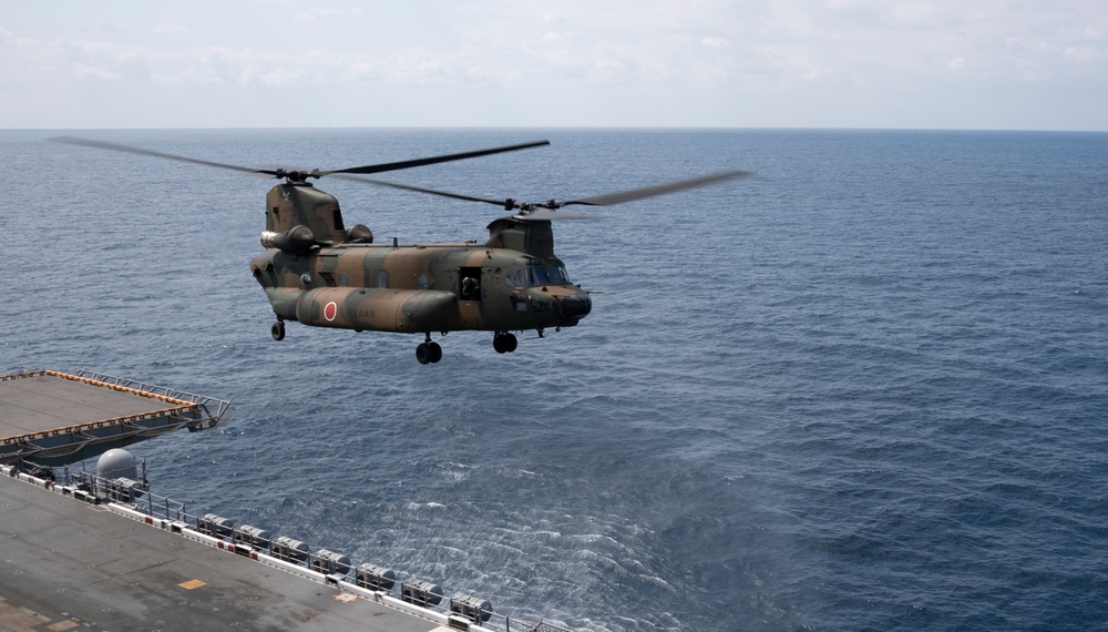 A CH-47 Chinook helicopter takes off from USS America (LHA 6)