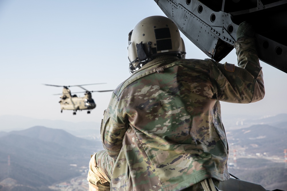 2nd Infantry/ROK-U.S. Combined Division Joins with ROK Forces for Air Assault Training Mission