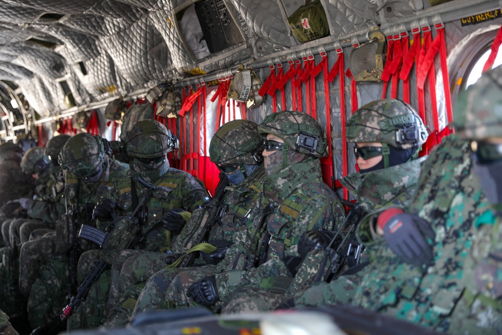 2nd Infantry/ROK-U.S. Combined Division Joins with ROK Forces for Air Assault Training Mission