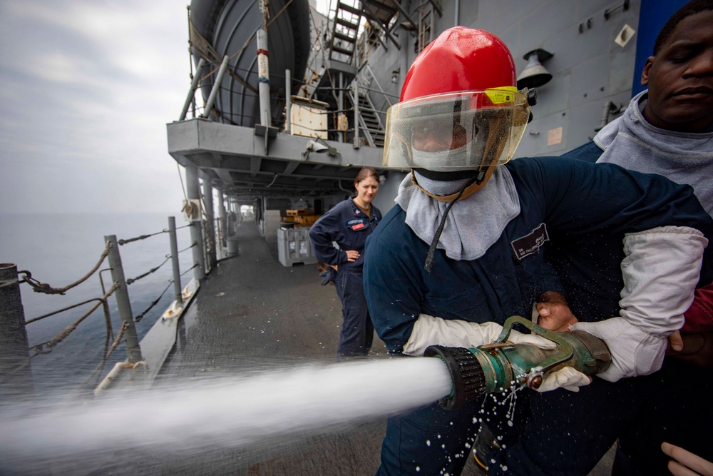 USS Philippine Sea (CG 58) Conducts Training in the Red Sea